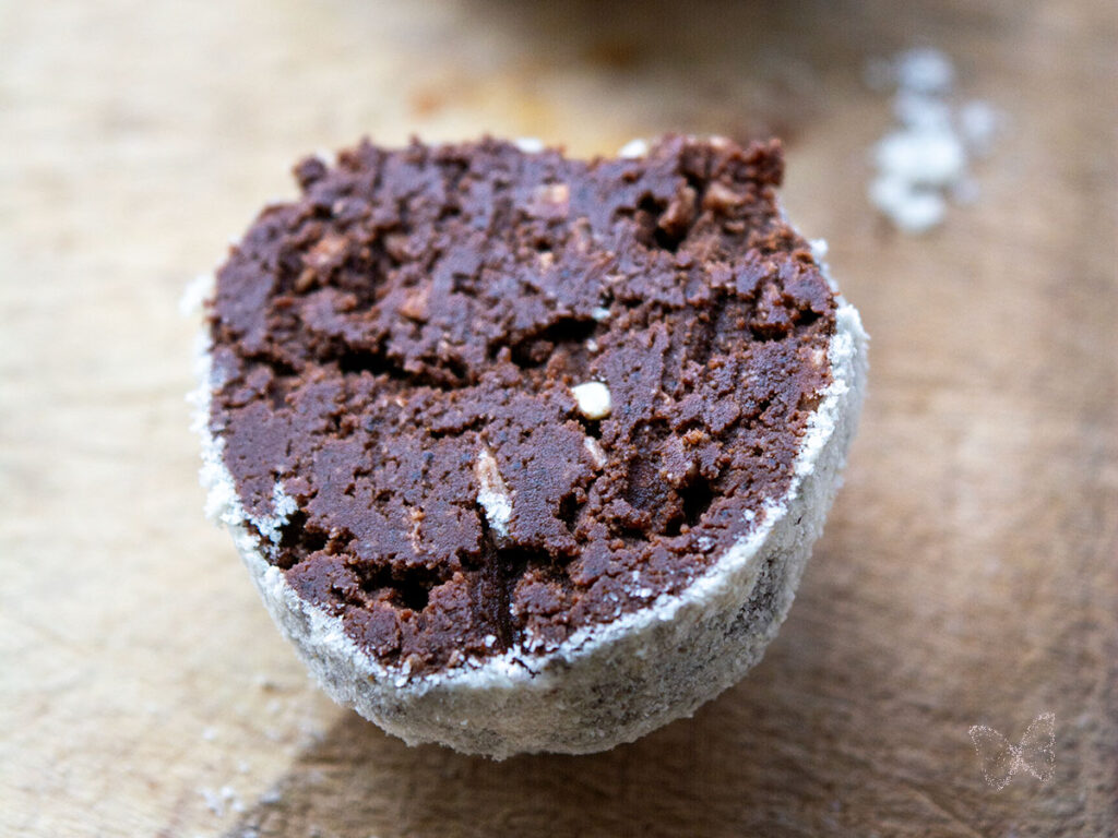 Keto šokolādes-kokosriekstu trifeles bez cepšanas – zema ogļhidrātu našķa recepte